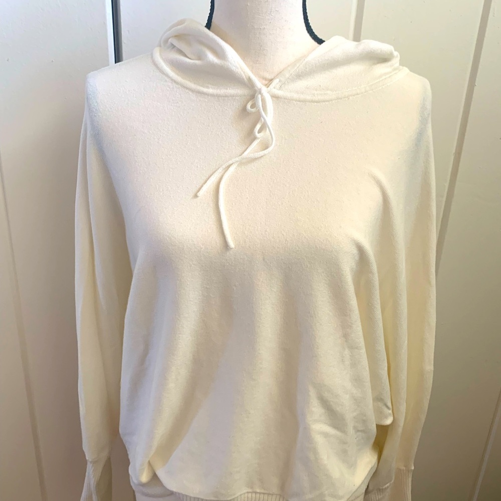 EUC Hoodie Soft Lightweight Cream/ off white Medium.  raglan sleeve PRICE DROP